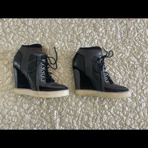 Wedge sneakers
